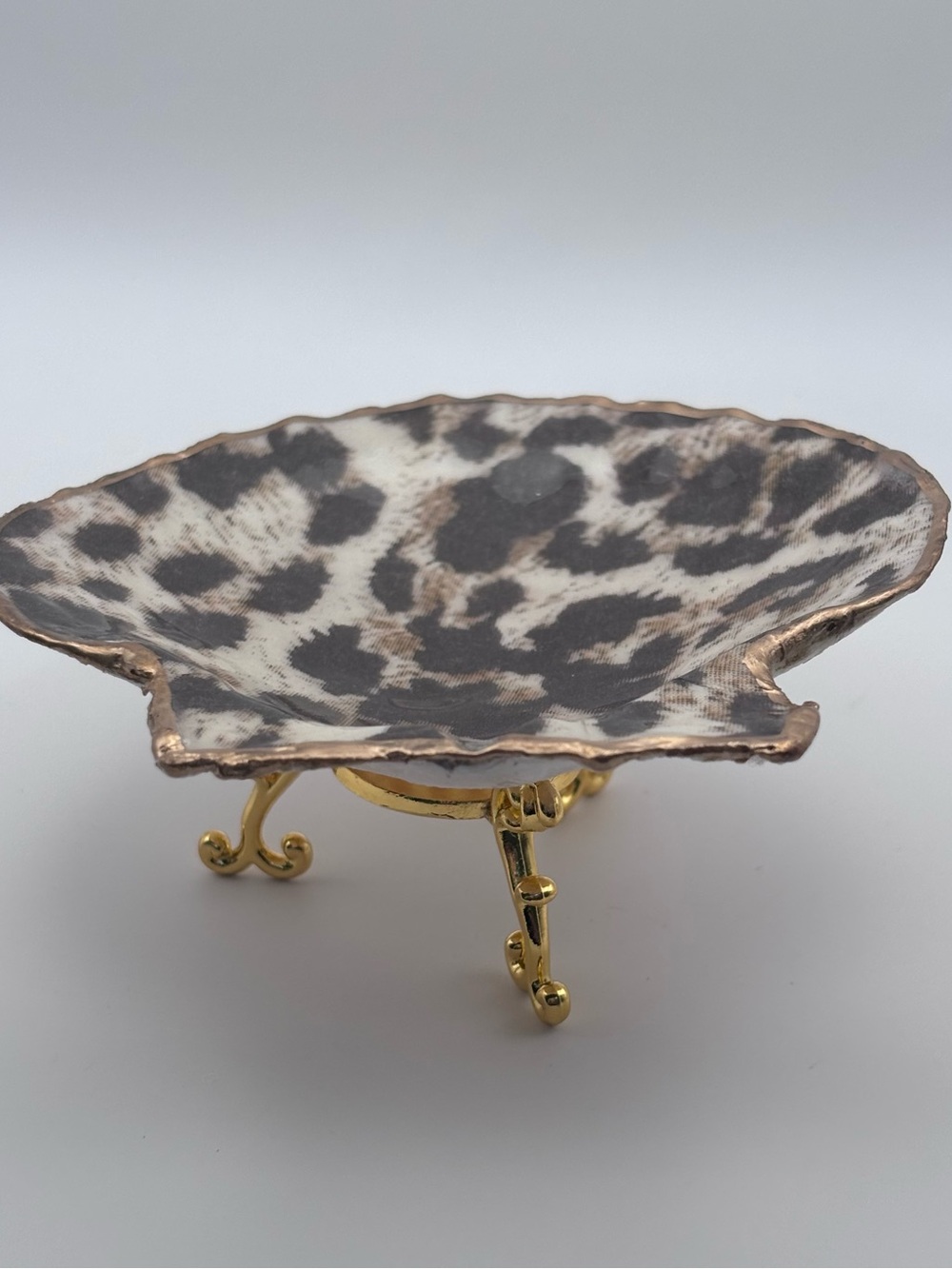 Decorative Leopard Print Scallop Shell Ceramic Dish with Gold Stand - Picture 4 of 4